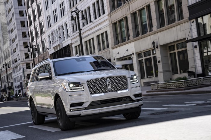 Lincoln gives 2020 Navigator more tech, available Monochromatic Pack<br>
