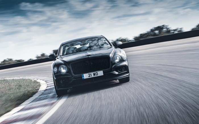 New Bentley Flying Spur to feature four-wheel steering<br>
