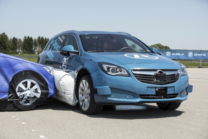 ZF showcases external side airbags [Video]<br>
