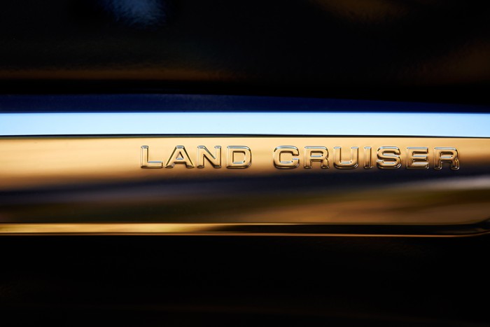 2018 Toyota Land Cruiser