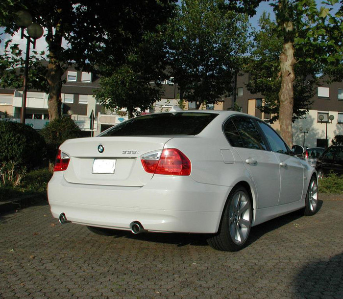 BMW begins deliveries of 335i sedan
