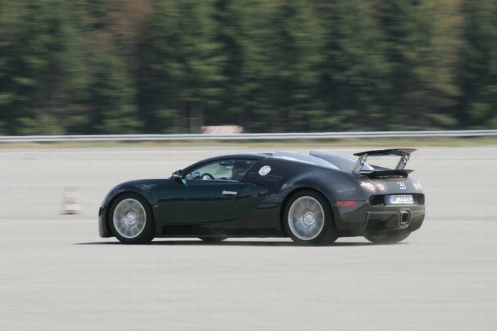 Bugatti Veyron dominates 0-100-0mph contest