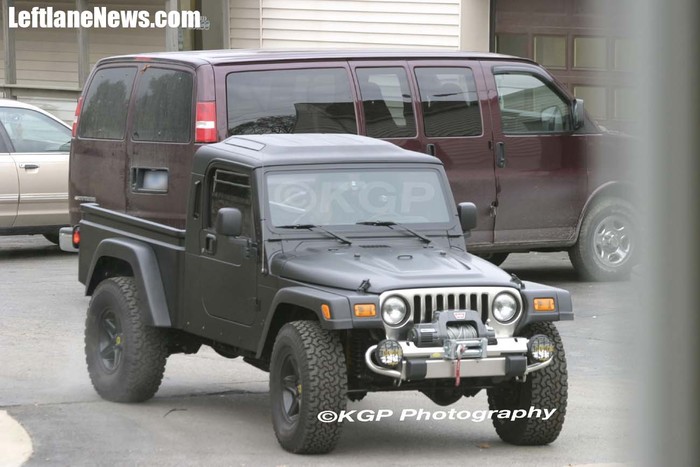 Spied: SEMA concept to preview production Jeep pickup?