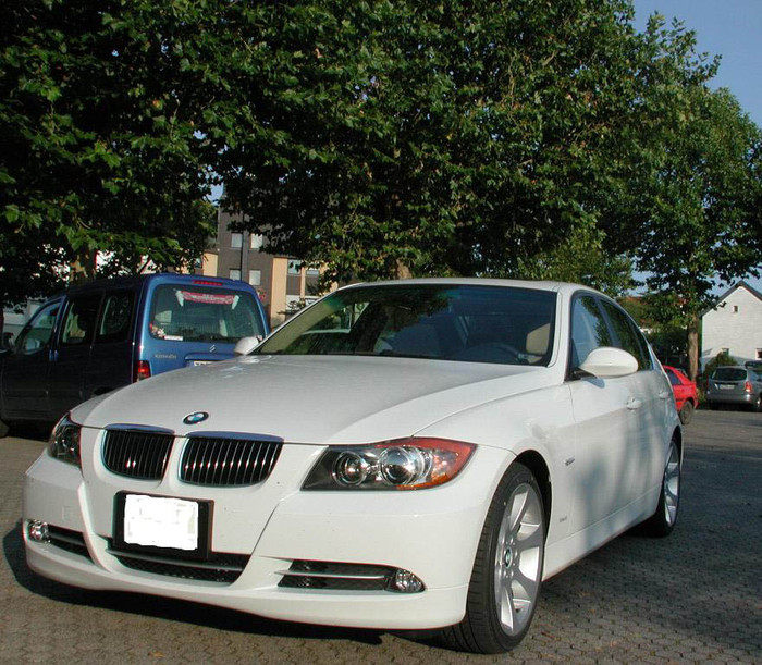 BMW begins deliveries of 335i sedan