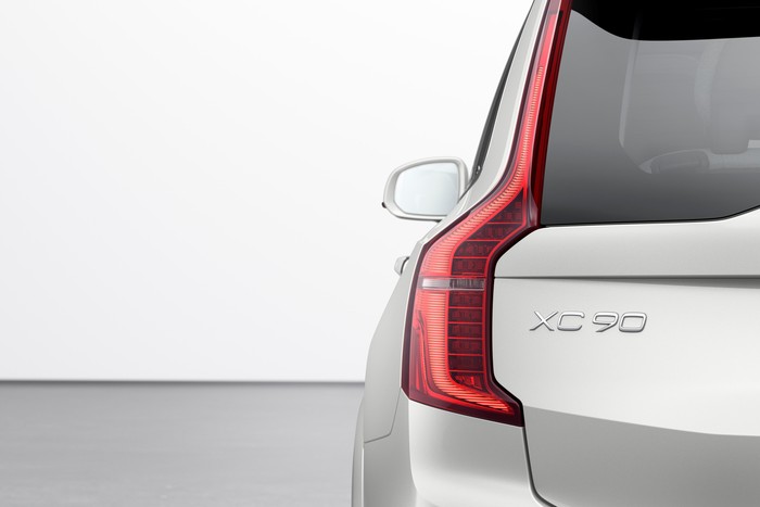 Volvo refreshes XC90, adds new KERS hybrid powertrain