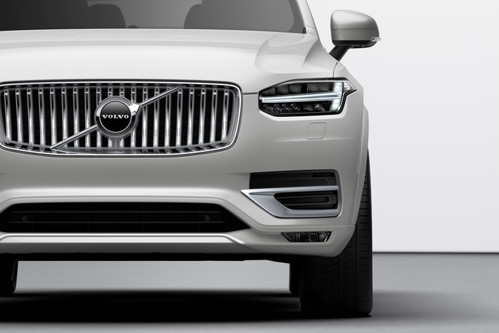 Volvo refreshes XC90, adds new KERS hybrid powertrain