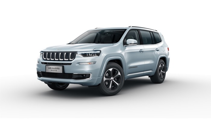 FCA unveils Jeep Commander plug-in hybrid in China