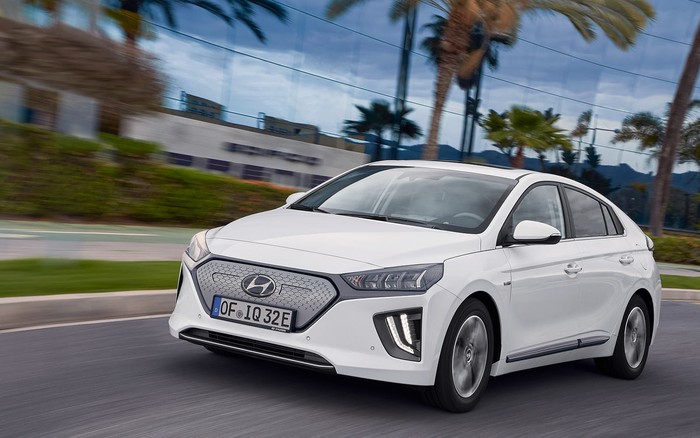 Hyundai Ioniq Electric gets bigger battery pack, faster charging