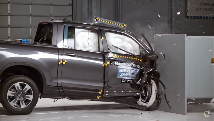 IIHS praises Ford F-150, Nissan Titan in passenger small-overlap crash [Video]