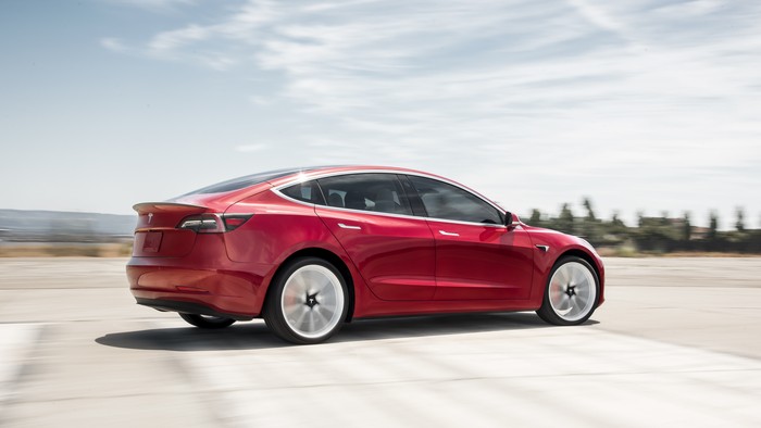 Tesla Model 3 firmware bumps max range to 325 miles; top speed now 162 mph
