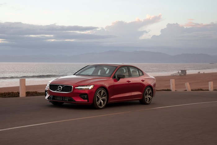Volvo to limit all new cars to 112 mph; says worth saving even 'one life'