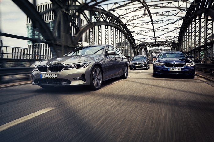 BMW 330e plug-in hybrid gets 292 horsepower, longer range