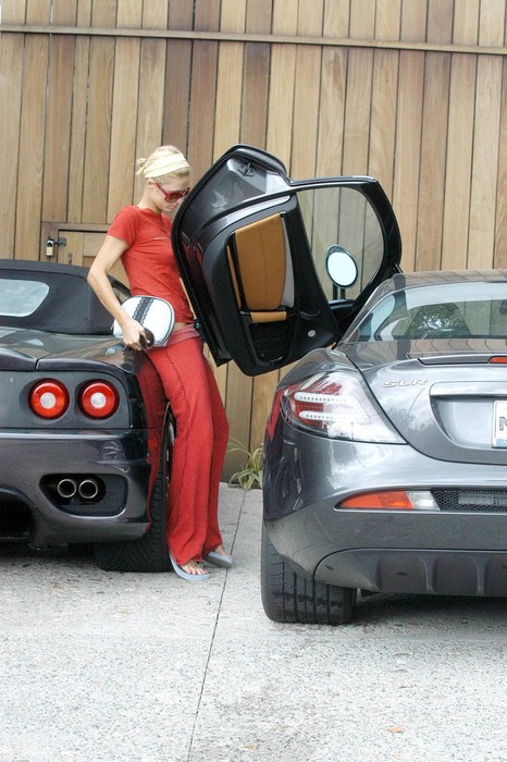 TGIF: Mercedes SLR doors give Paris Hilton a hard time