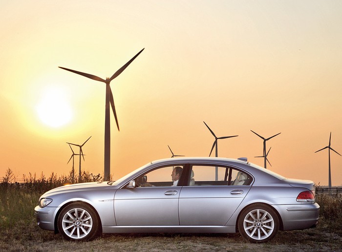 BMW unveils production hydrogen combustion car
