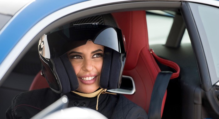 Saudi Arabia final lifts ban on women drivers