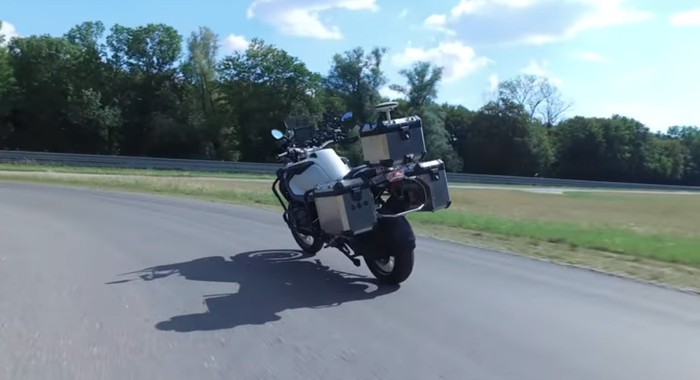 BMW Motorrad shows \'self-riding\' motorcycle [Video]