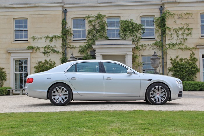 Bentley designer critical of Lincoln Continental resigns