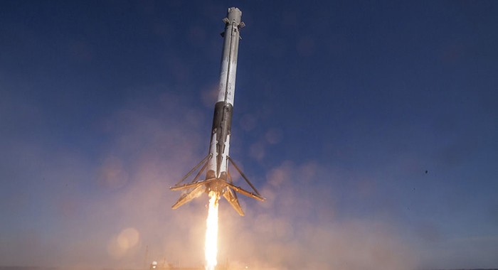 SpaceX to use 'giant party balloon' to recover upper stage