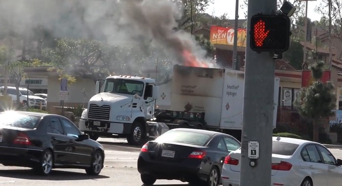 Hydrogen truck explodes on way to FCV refueling site [Video]