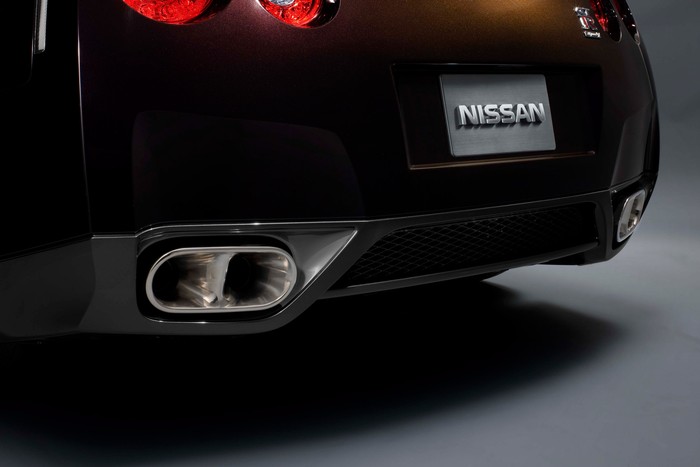 2010 Nissan GT-R SpecV breaks cover