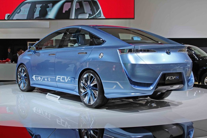 Toyota confirms hydrogen-powered FCV-R sedan production in 2015