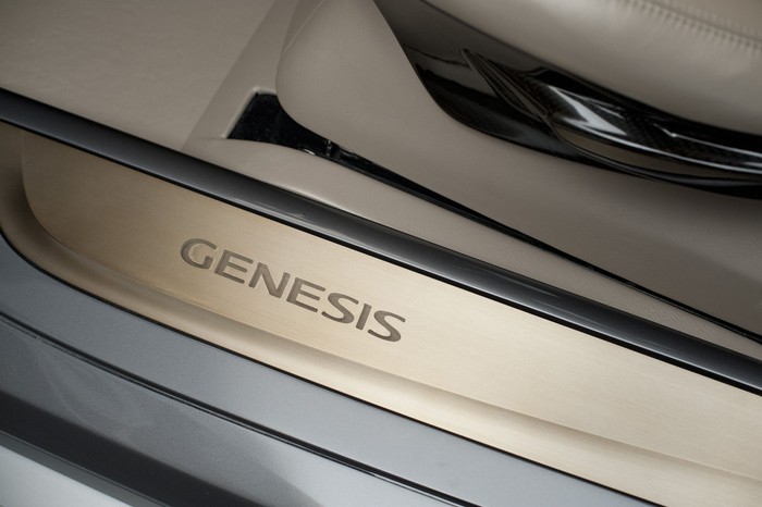 Detroit LIVE: Hyundai adds emotion with HCD-14 Genesis concept 