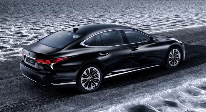 Lexus discounted hybrids to reach beyond 'environmentalists'