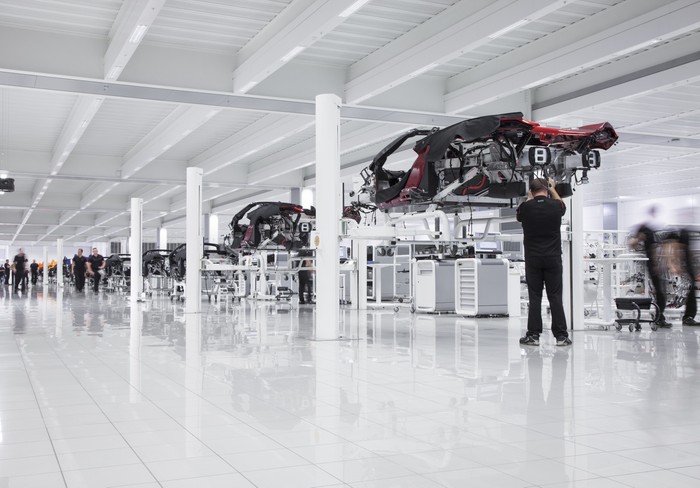 McLaren promises 18 new cars, 100-percent hybrid by 2025