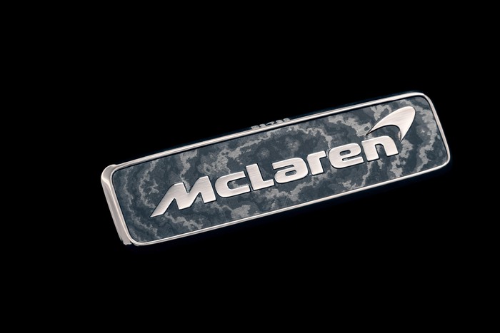 McLaren shows Speedtail's 18K gold hood badge