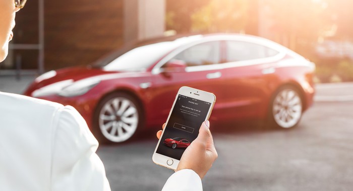 Tesla Model 3 update enables Summon, Wi-Fi, overheat protection