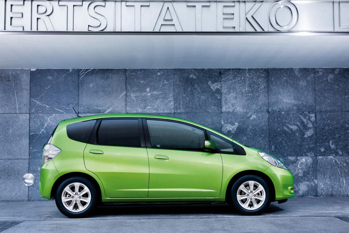 Honda greens Jazz/Fit with Hybrid [Live images]