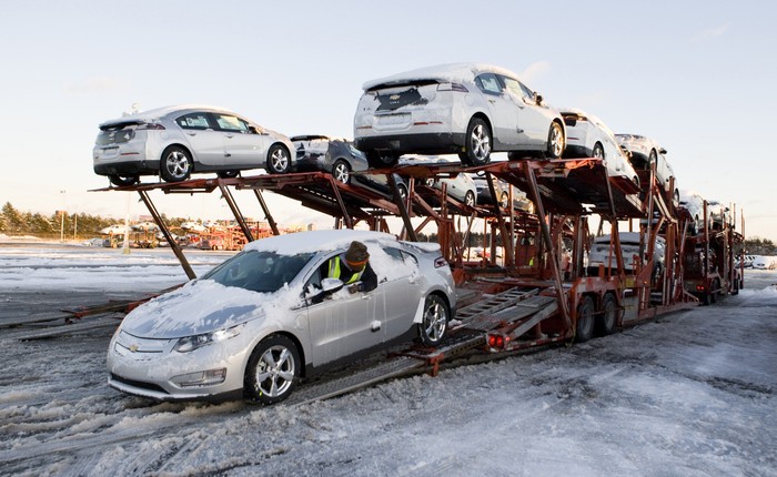 GM begins shipments of Chevrolet Volt