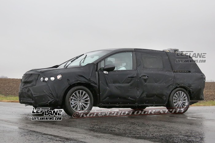 Spied: Acura's upcoming luxury minivan
