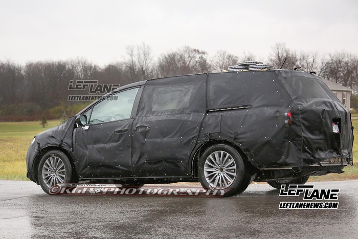 Spied: Acura's upcoming luxury minivan