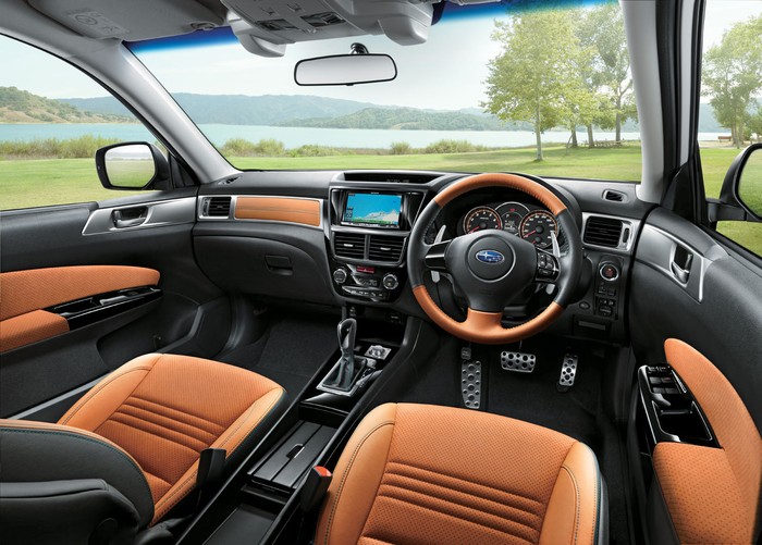 Subaru introduces Japan-bound 2015 Crossover 7