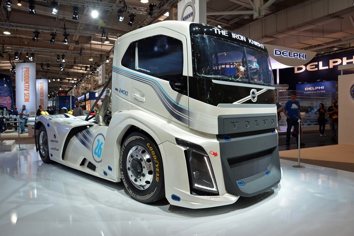Volvo Trucks promises all-electric semi for 2019
