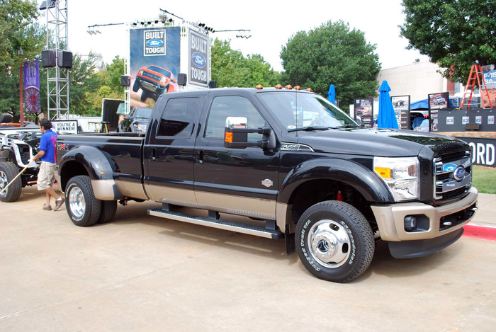 2011 Ford Super Duty: power and fuel economy figures