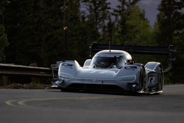 Volkswagen ID R sets lead time in Pikes Peak qualifying day