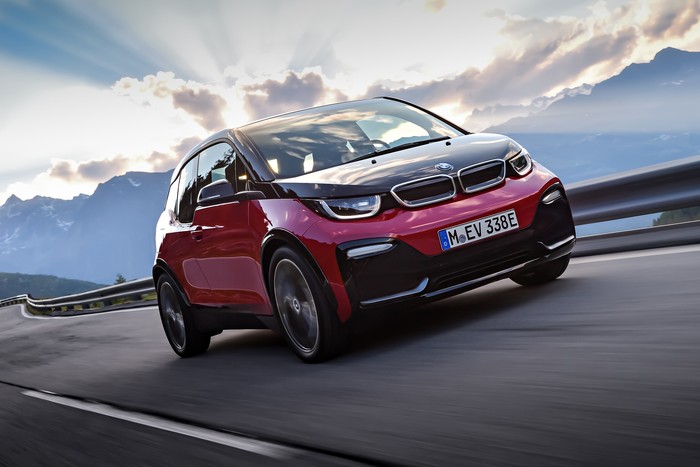 BMW considering cheaper, lower i2 to replace i3?
