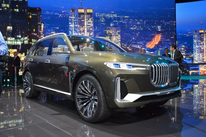 BMW's X8 flagship comes into focus