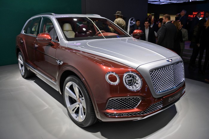 Geneva LIVE: Bentley Bentayga Hybrid