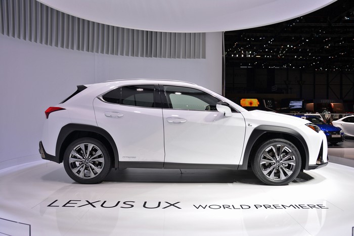 Geneva LIVE: Lexus UX Crossover