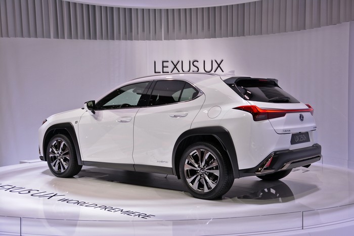 Geneva LIVE: Lexus UX Crossover