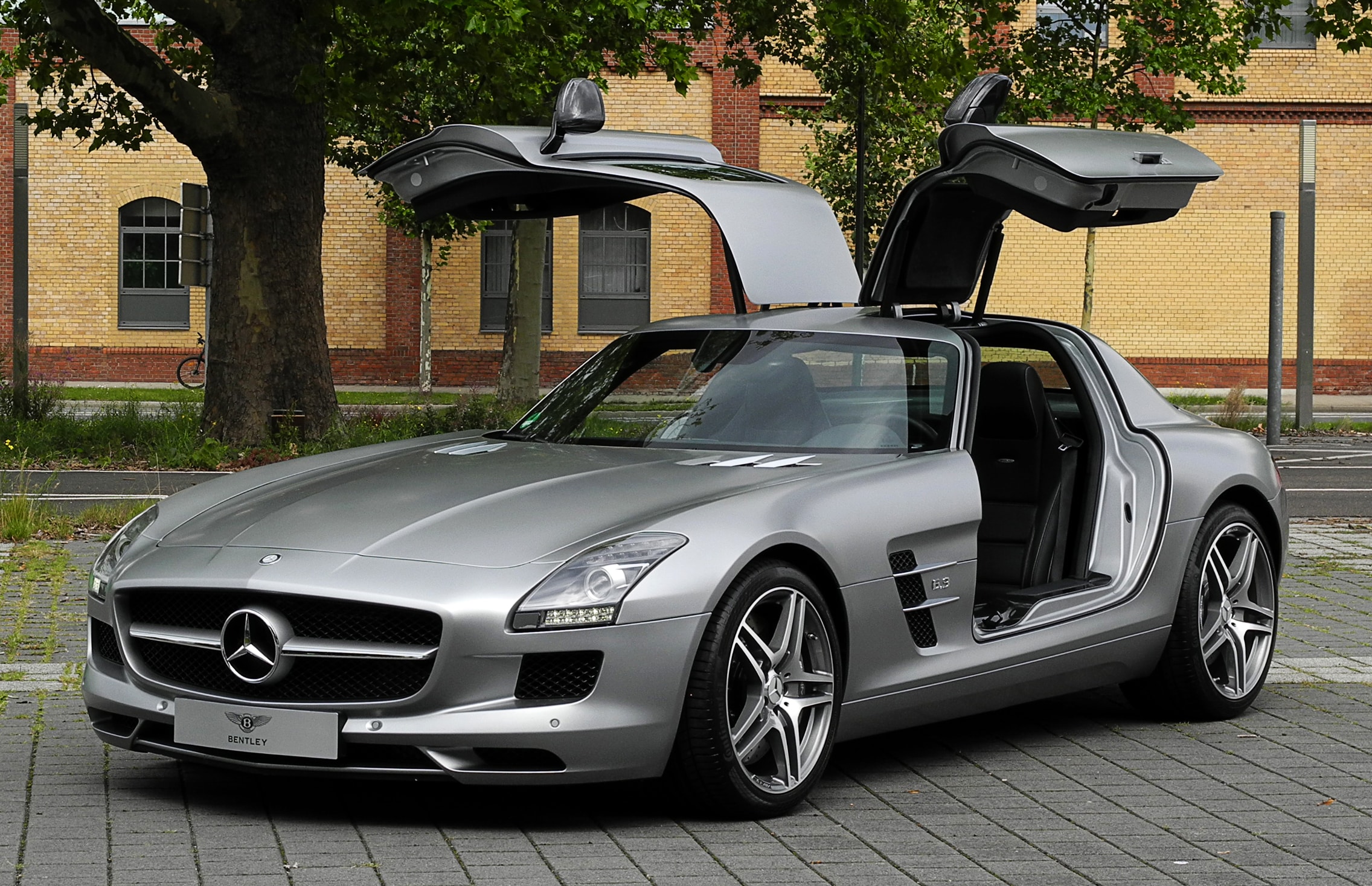 2011 AMG Gullwing [Spied again]