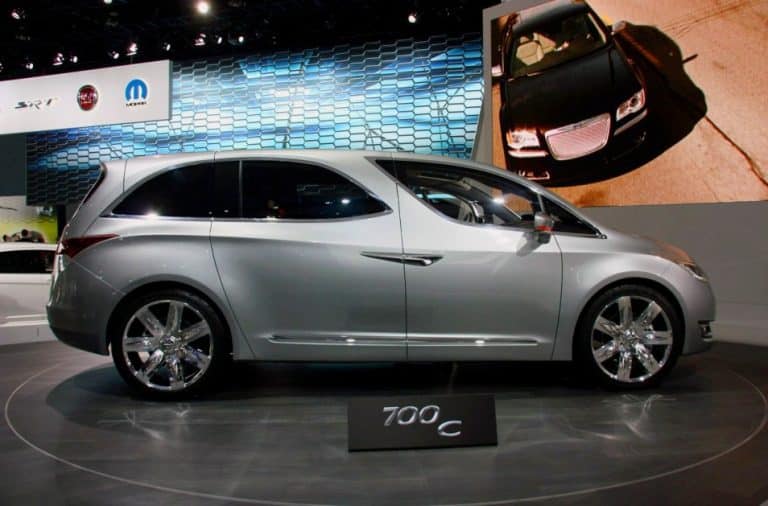 Detroit LIVE: Chrysler 700C previews next-gen vans