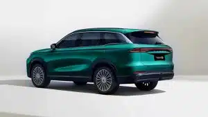 Illustration of Chery's Tiggo 9 C-DM plug-in hybrid model showcasing advanced battery technology and design enhancements.