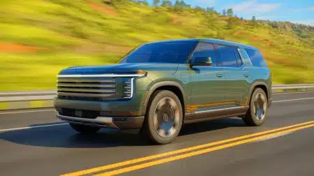 Illustration of the Geely Galaxy M9, a full-size plug-in hybrid SUV with advanced autonomous driving features.
