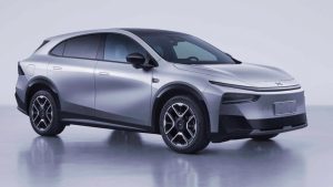 Illustration of Xpeng G7 extended-range electric SUV with advanced AI capabilities and sleek design.