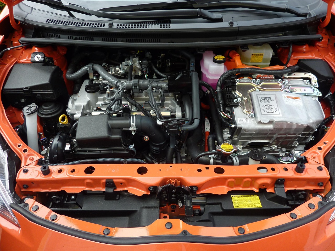 Hybrid vs. traditional car engines: key differences