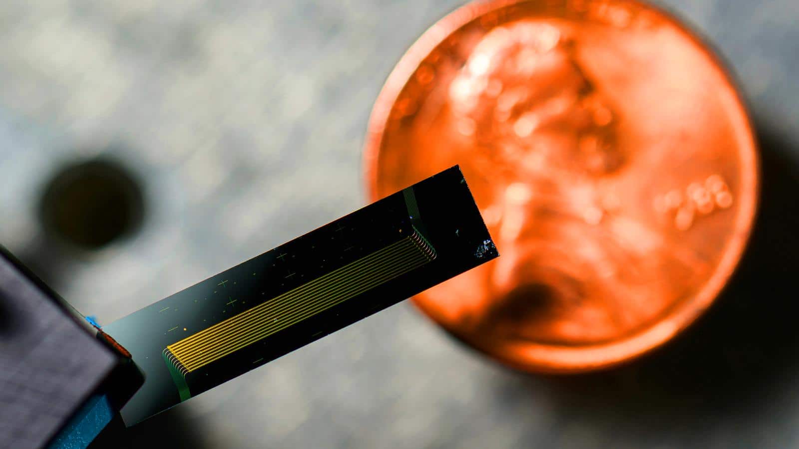 “Tiny Laser Fits On Penny Saves Self-Driving Cars”: University Creates Chip That Measures Distance Instantly While Bulky Sensors Become Obsolete Forever